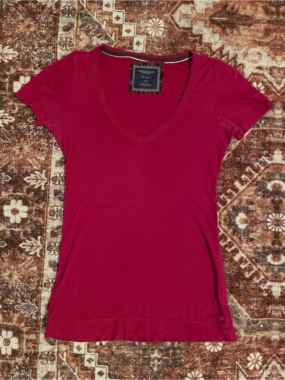 American Eagle Outfitters Women's V-Neck Tee in Berry